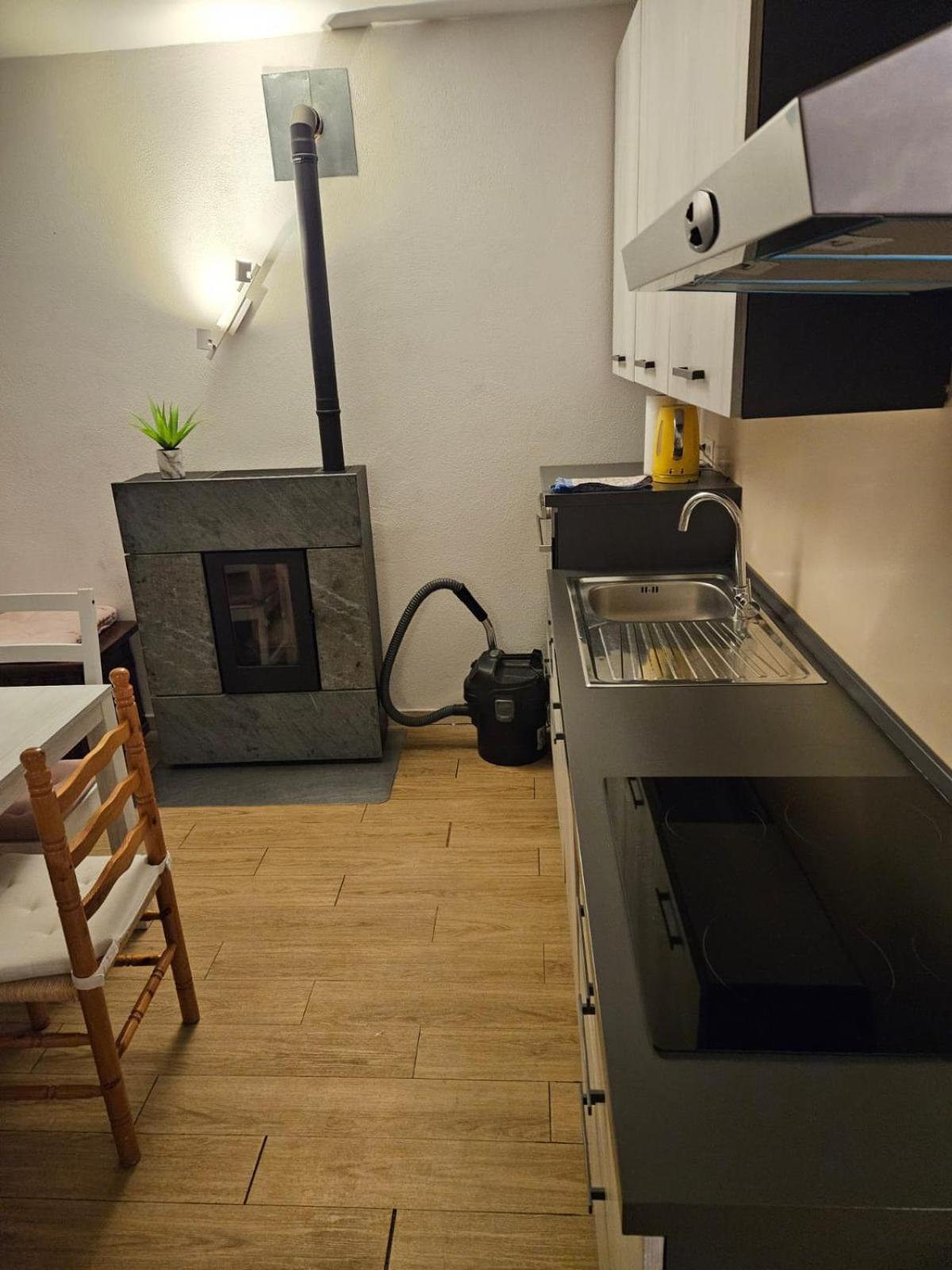 Airolo With Private Parking Apartment Exterior photo