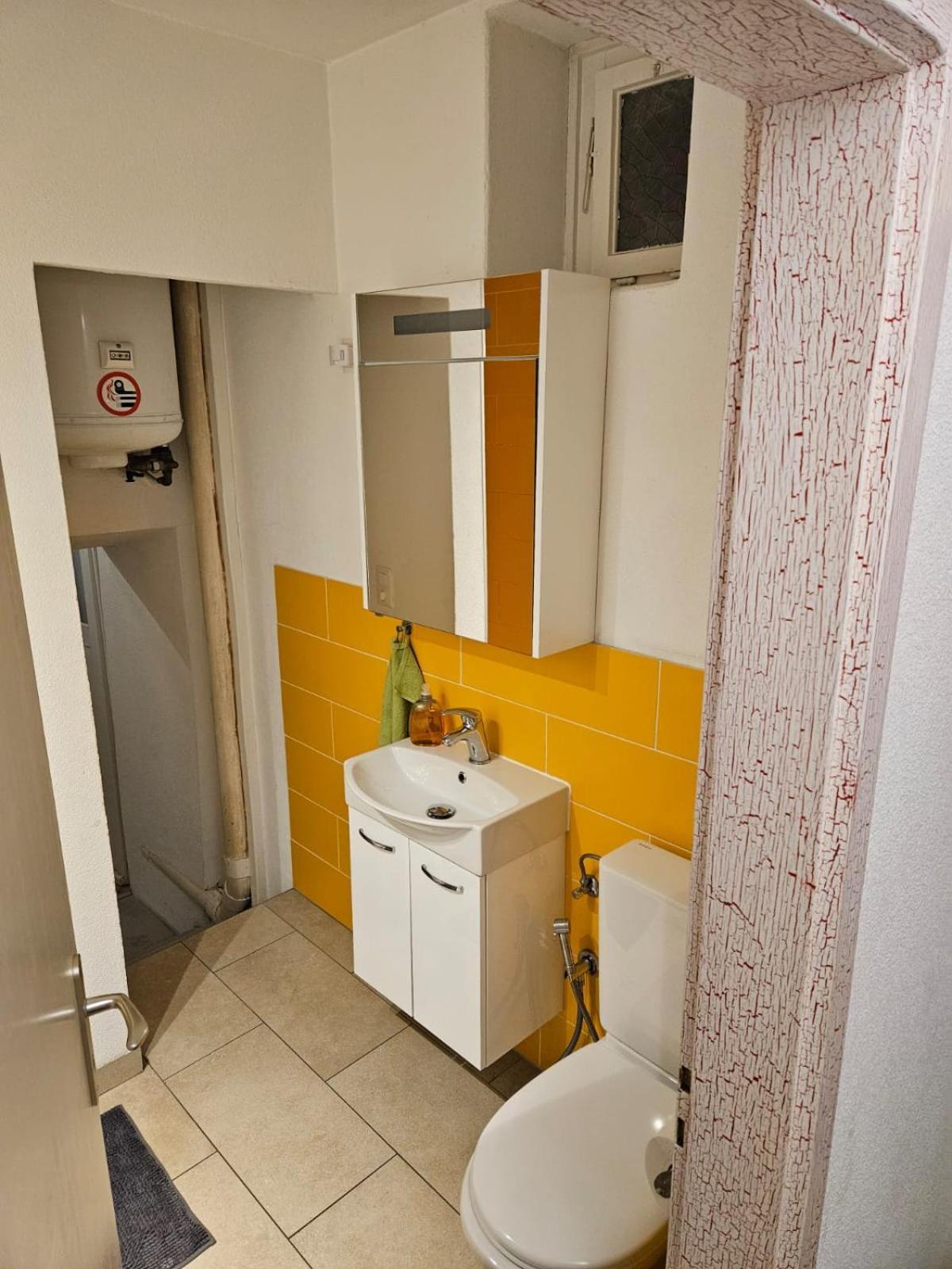 Airolo With Private Parking Apartment Exterior photo