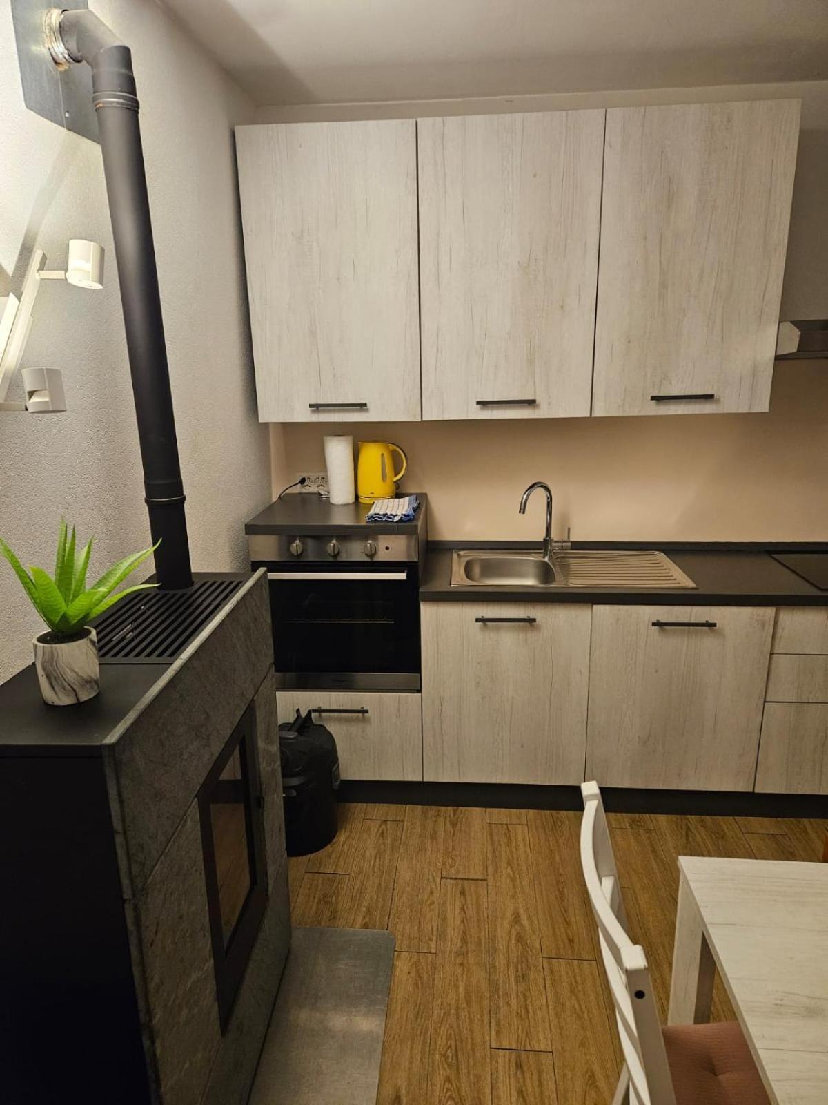Airolo With Private Parking Apartment Exterior photo