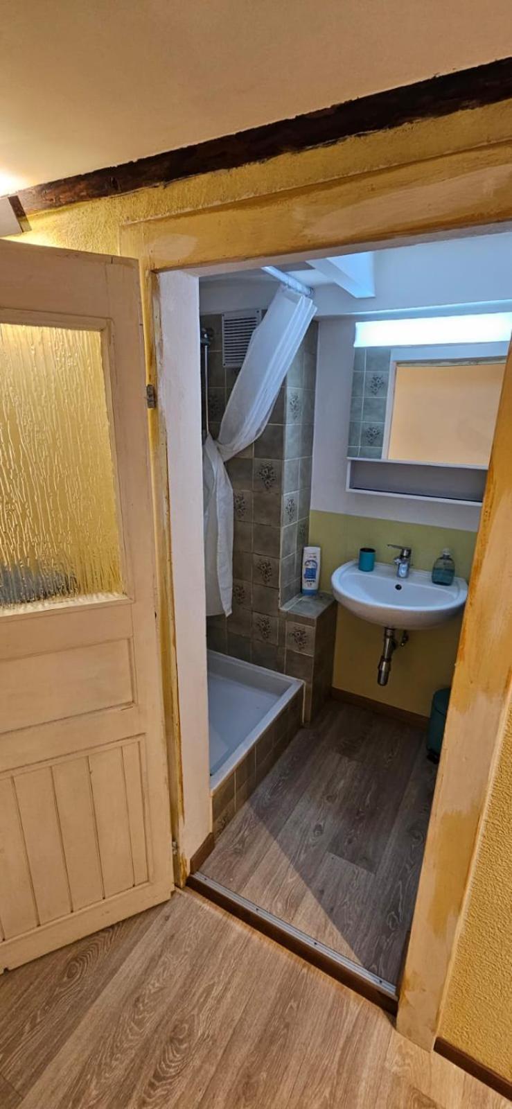Airolo With Private Parking Apartment Exterior photo